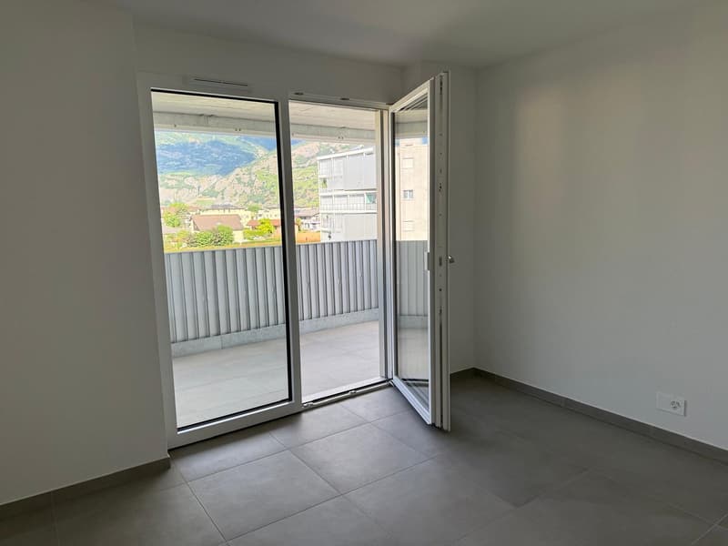 Appartamento moderno di 3,5 locali a Conthey – Vista sulle montagne & disponibile immediatamente (9)