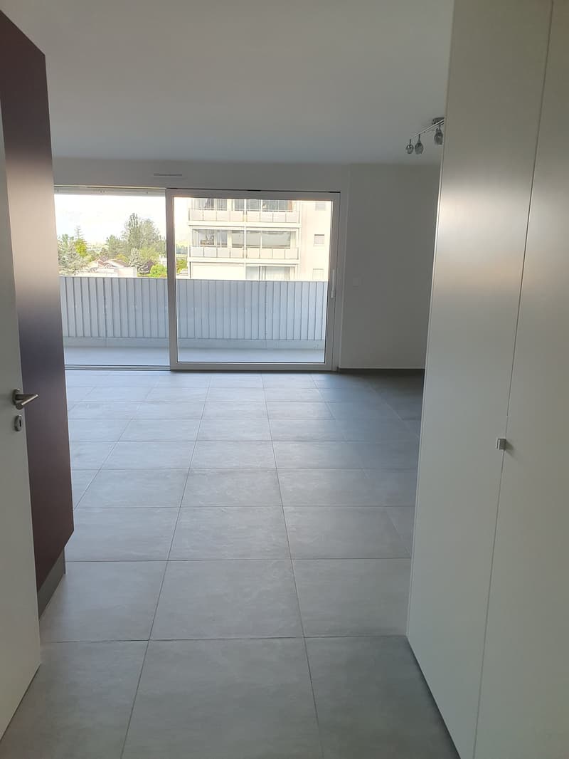 Appartamento moderno di 3,5 locali a Conthey – Vista sulle montagne & disponibile immediatamente (7)