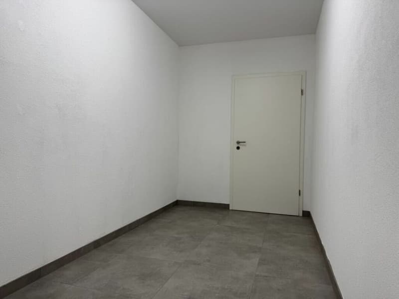 Amministrativo/Ufficio 1.5 locali 156.35 m2 a Puidoux-Gare (2)