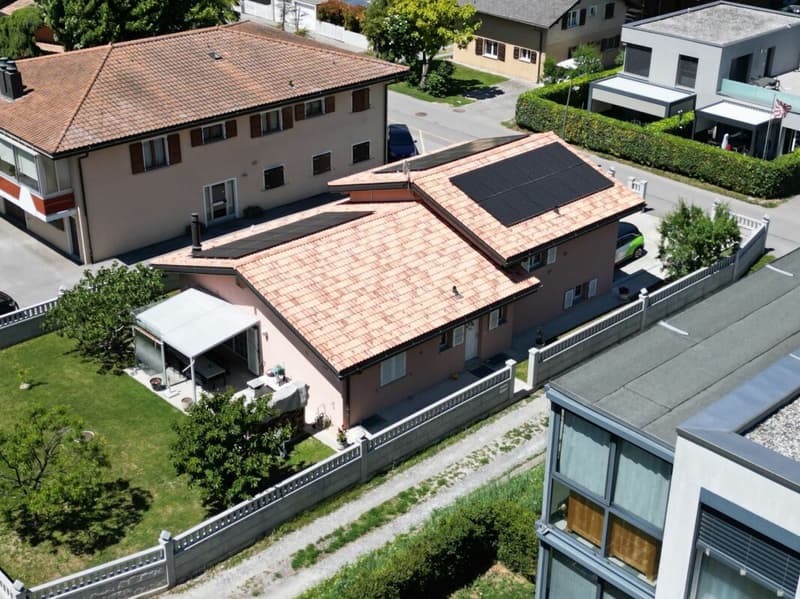 Villa individuelle très spacieuse de 5.5 pcs à Saxon avec joli jardin (2)
