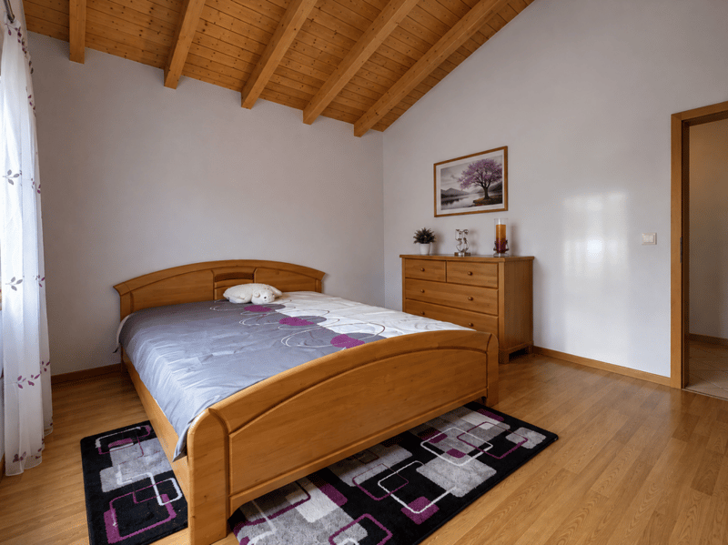 Villa individuelle très spacieuse de 5.5 pcs à Saxon avec joli jardin (10)