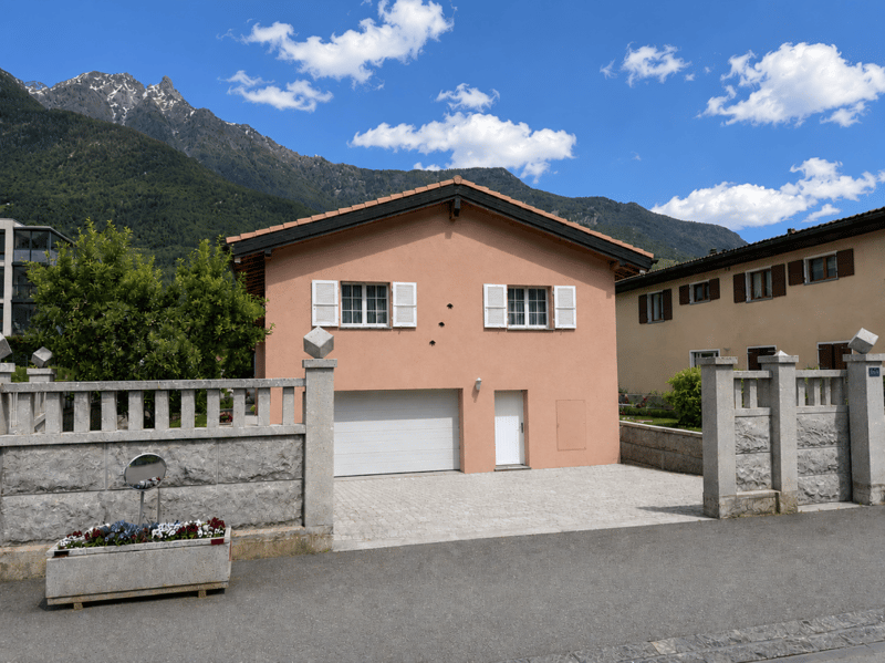 Villa individuelle très spacieuse de 5.5 pcs à Saxon avec joli jardin (14)