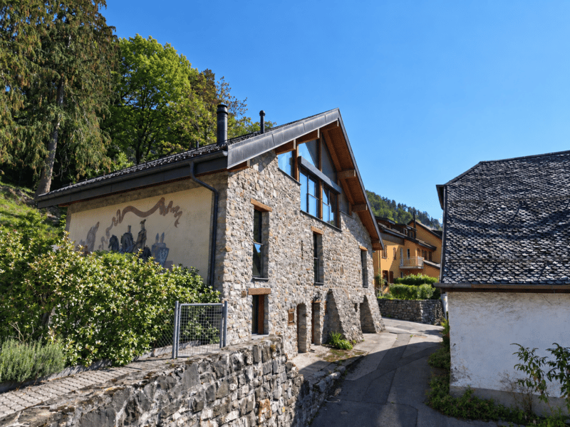 Historique grange rénovée à Chamby avec vue sur le lac et les montagnes (1)