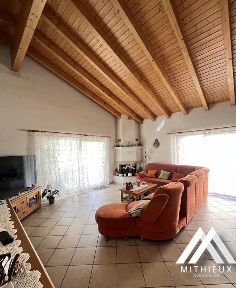 The Saxon Oasis: Exceptional Sunlight and Spacious Volumes (3)