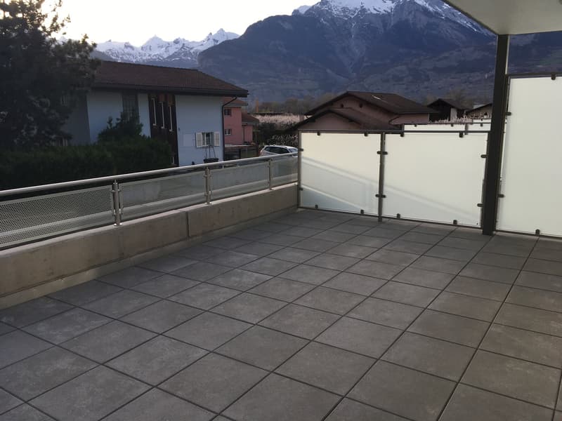 SPACIEUX 2.5 PIECES MODERNE AVEC SUPERBE TERRASSE DE 40M2 - MALOC-IMMO (1)