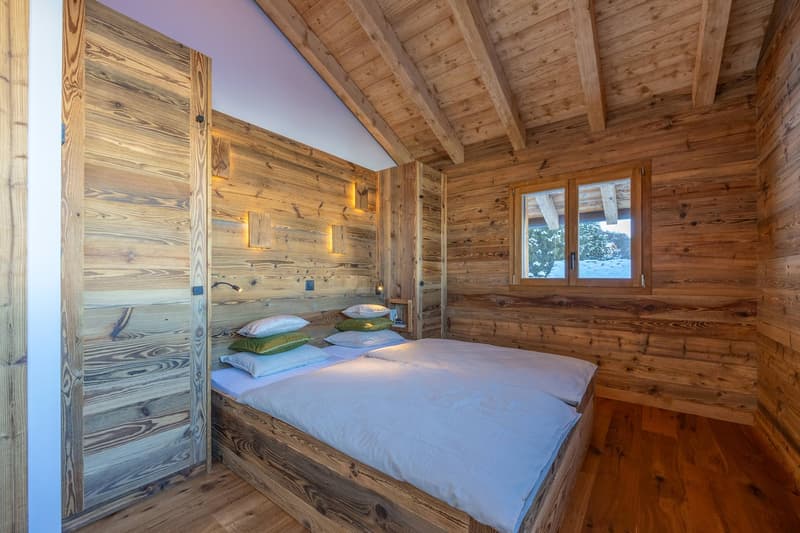 double bed, 2 single beds, wooden walls, wooden ceiling, fireplace