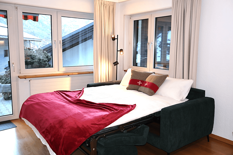 Charmante 2.5-Zimmer-Terrassenwohnung mit atemberaubendem Bergblick in Zermatt (9)
