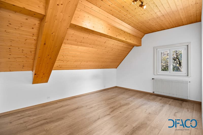 empty room, wooden ceiling, white walls, wooden floor, white radiator, window