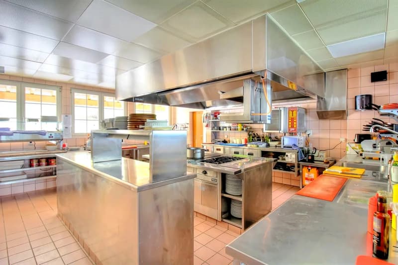 Restaurant avec logement et fort potentiel à Vex (8)