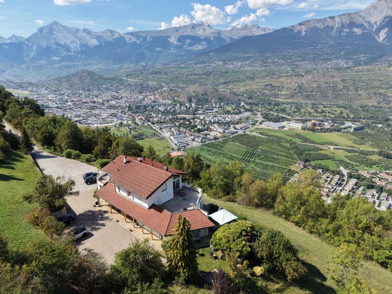 Restaurant avec logement et fort potentiel à Vex (13)