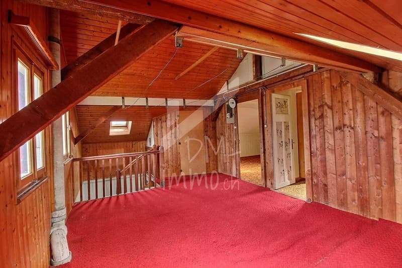 Sought-after location for this chalet to be renovated, expansion possible (2)