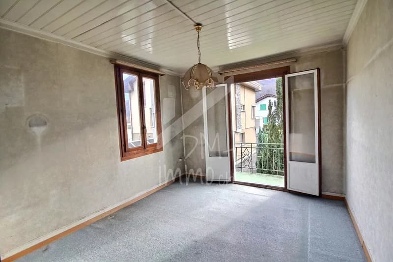 Sought-after location for this chalet to be renovated, expansion possible (3)