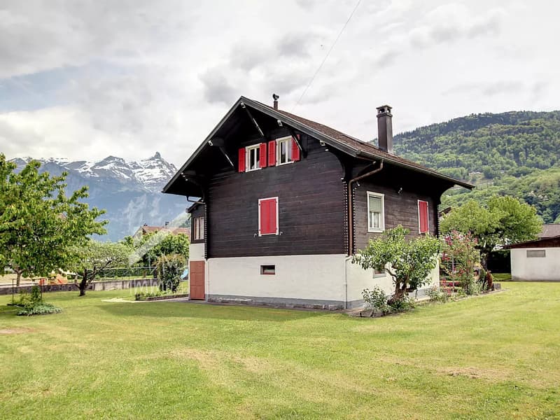 Sought-after location for this chalet to be renovated, expansion possible (9)