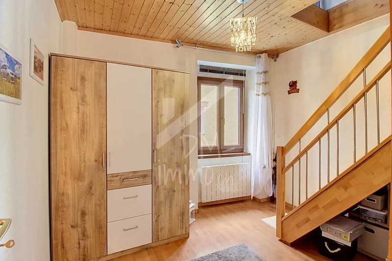 Casa di villaggio ristrutturata a tre livelli (9)