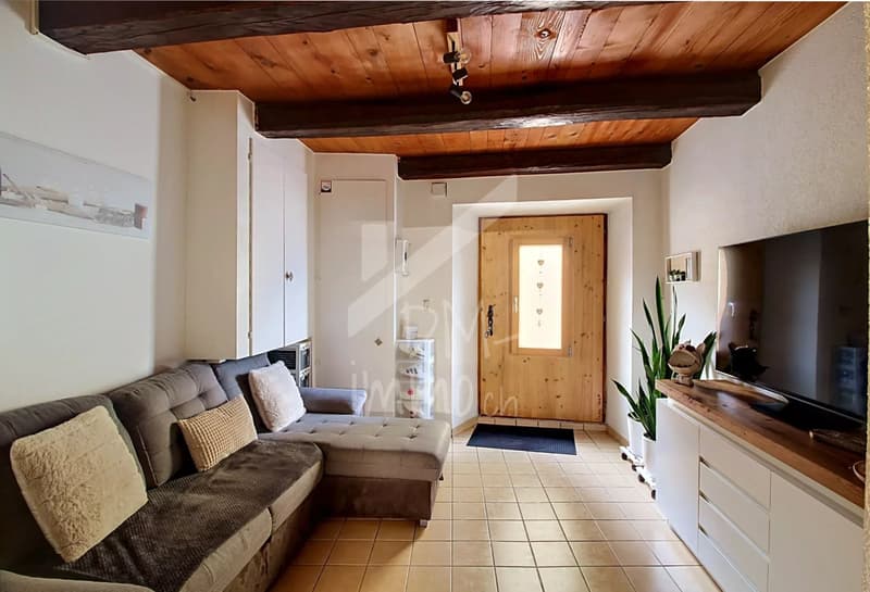 Casa di villaggio ristrutturata a tre livelli (3)