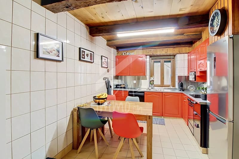 Casa di villaggio ristrutturata a tre livelli (1)