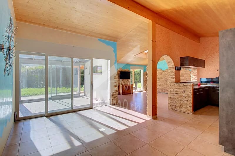 Belle villa plain-pied 180 m2 avec hypothèque 0.8% ! (1)