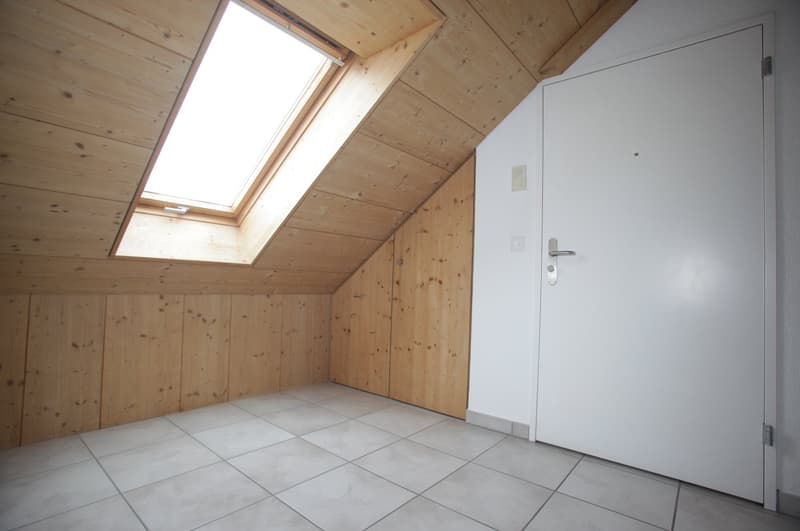 1.5-Zimmer-Dachwohnung mit Kaminofen und traumhafter Bergsicht (4)