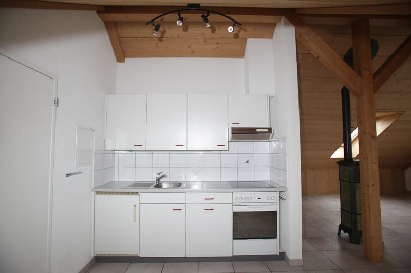 1.5-Zimmer-Dachwohnung mit Kaminofen und traumhafter Bergsicht (5)