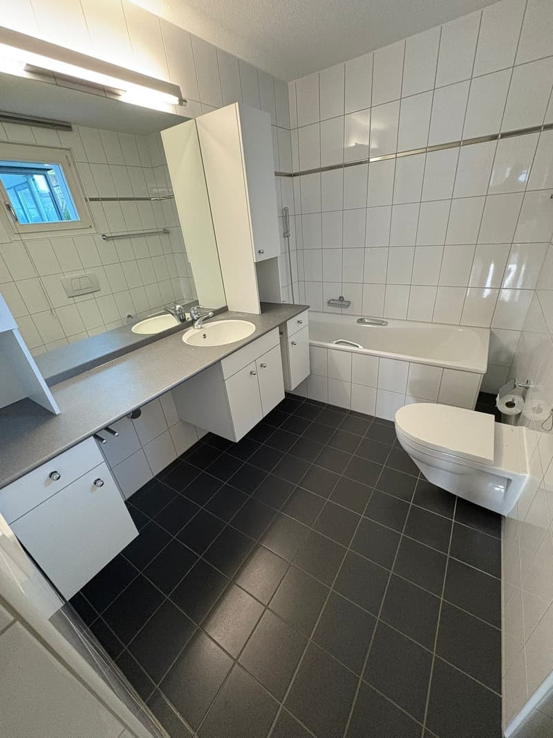Helle 4.5-Zimmer-Wohnung mit Balkon und schöner Aussicht in Belp (3)