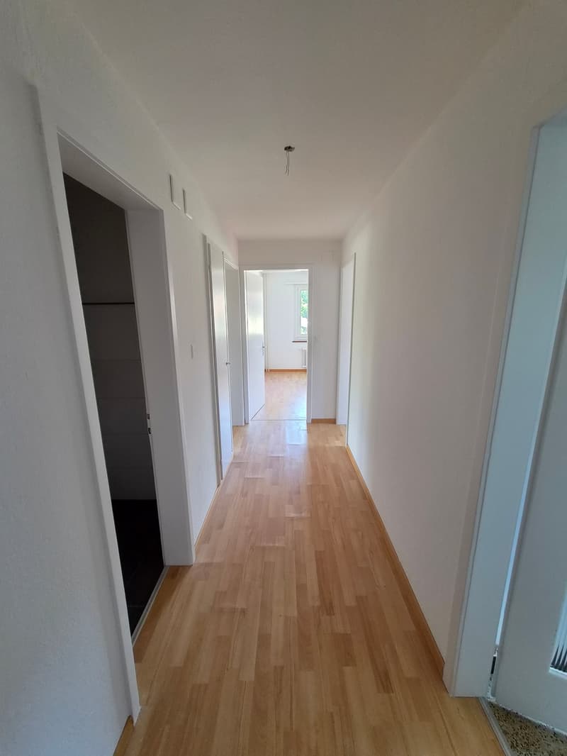 Teilsanierte 3.5-Zimmer-Wohnung an zentraler Lage in Schönbühl (2)