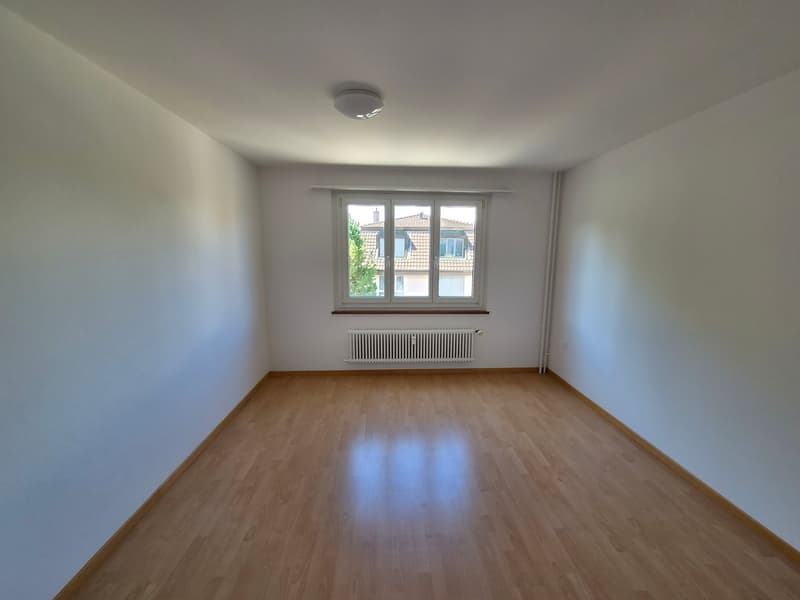 Sanierte 2.5-Zimmer-Wohnung an zentraler Lage in Schönbühl (5)