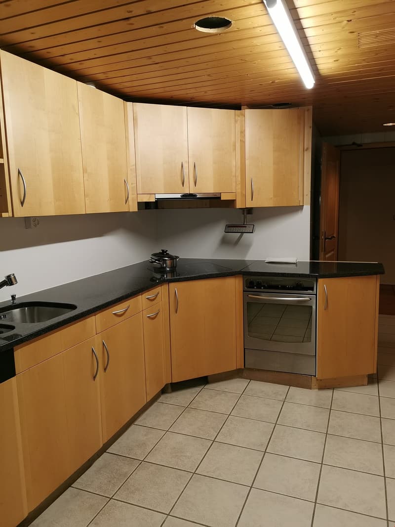 möbliertes Zimmer mit Dusche/WC (2)