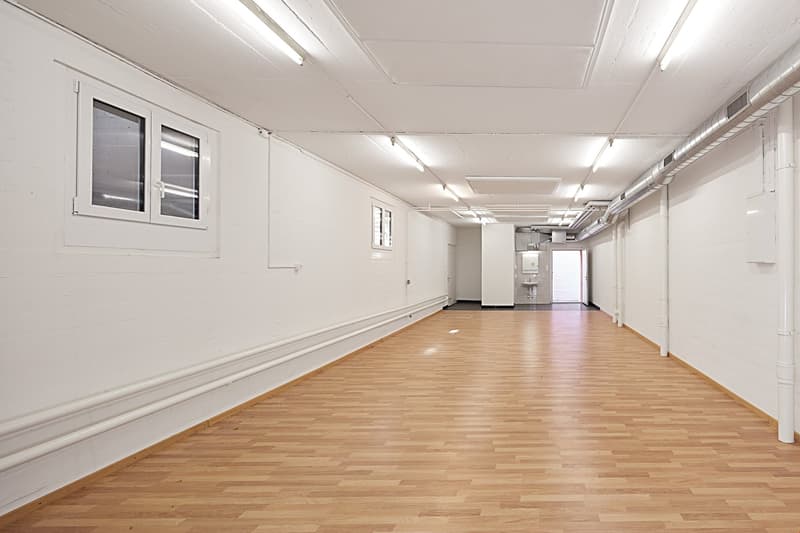 80 m² Raum für Ihre Idee! (1)
