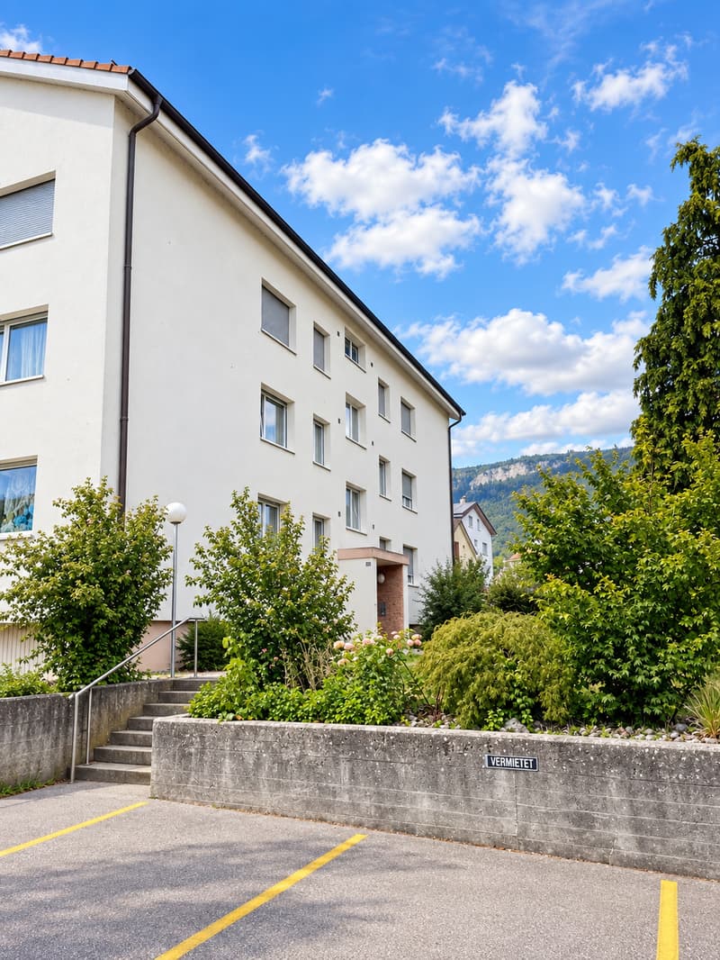 Charmante 2.5-Zimmer-Dachwohnung mit Balkon in Bettlach zu vermieten! (1)