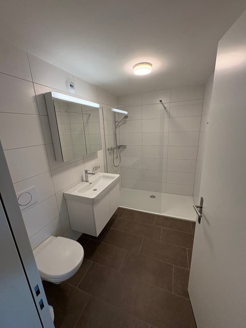 Moderne 2.5-Zimmer-Wohnung in Zollikofen – Neubau mit Balkon und Tiefgarage (9)