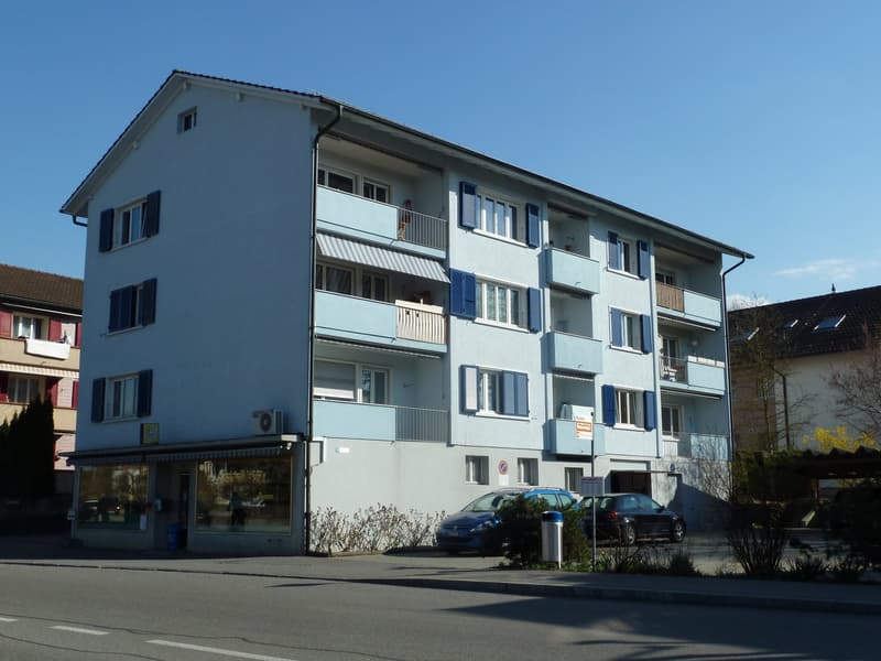 Teilsanierte 3.5-Zimmer-Wohnung an zentraler Lage in Schönbühl (1)