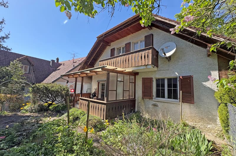 House with two apartments in Münchenwiler (1)