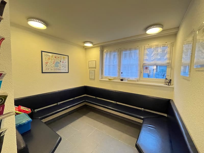 Espace commercial polyvalent avec cœur – dans un emplacement central à Tuggen (9)
