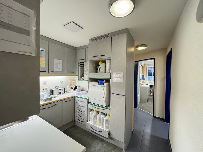 Espace commercial polyvalent avec cœur – dans un emplacement central à Tuggen (8)