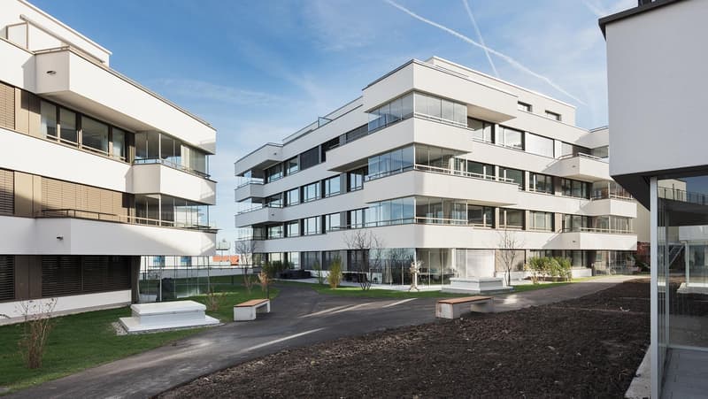 Hochwertige 3.5-Zimmerwohnung mit Seesicht – Wohnen mit Stil und Weitblick (1)