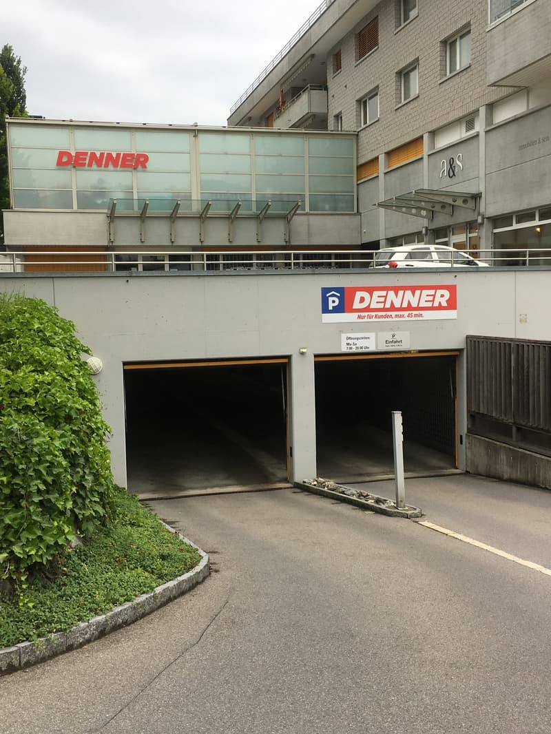 Im Zentrum von Wollerau (1)