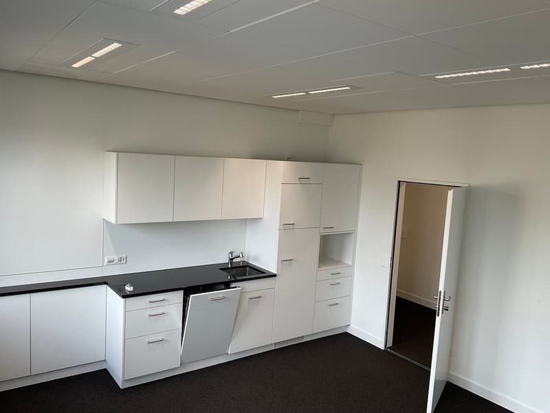 Bureau lumineux avec 6 pièces sur Motorenstrasse à Wetzikon ZH (2)