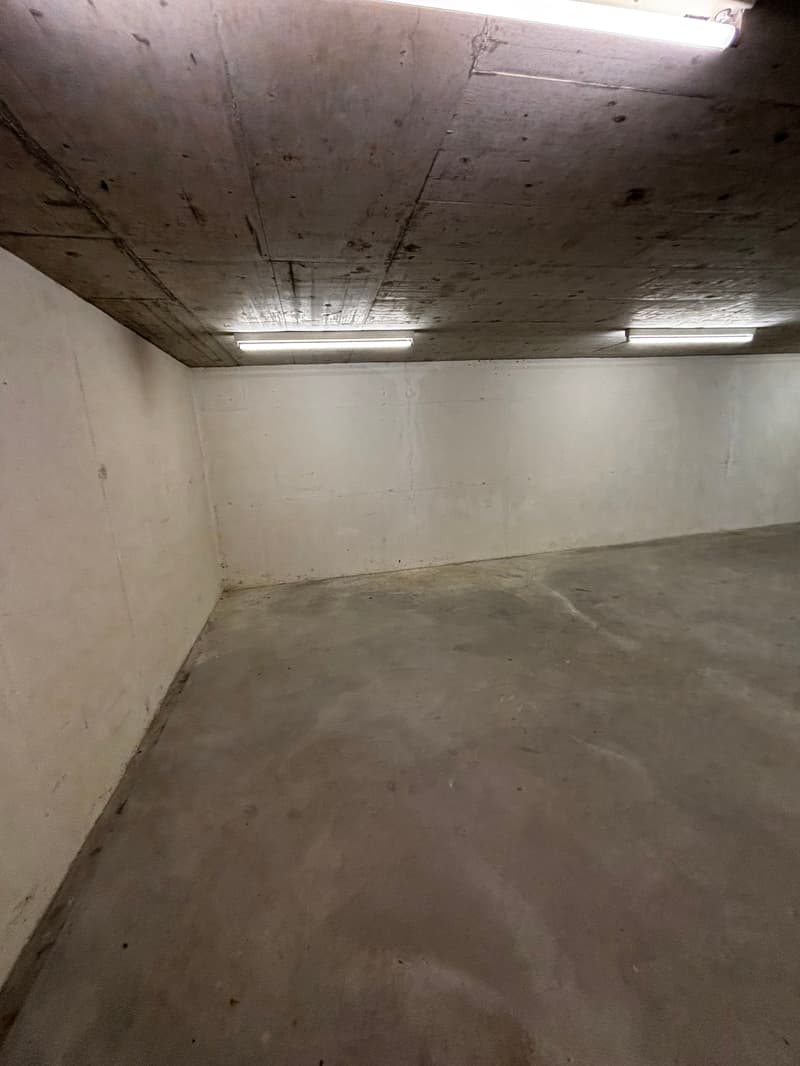 Locale per deposito o hobby direttamente alla stazione di Uster (72m², BG) (5)
