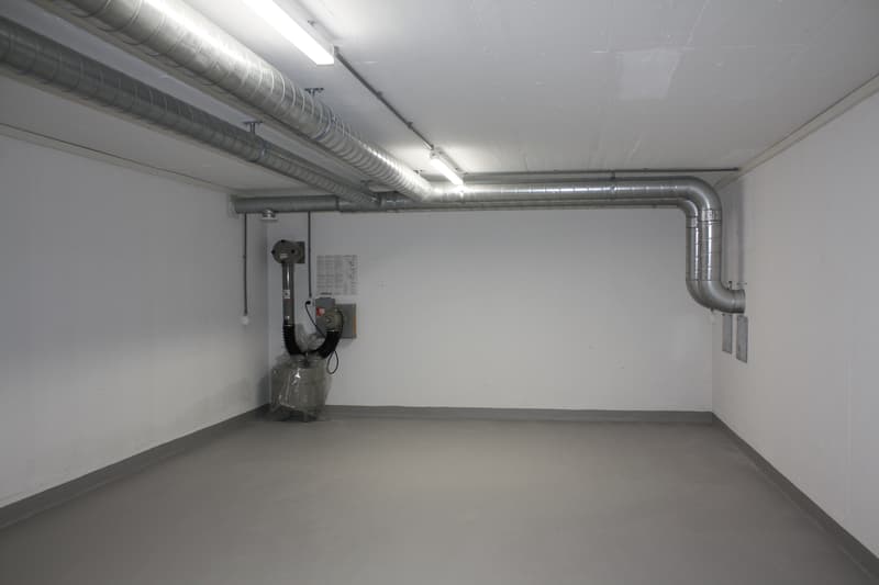 Locale di stoccaggio nel seminterrato in una posizione centrale a Wetzikon (2)