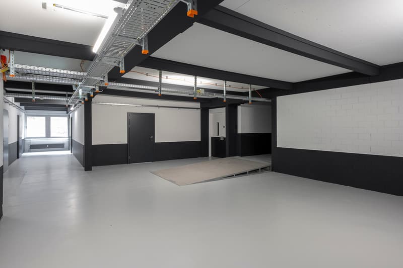 Generous storage space with plenty of daylight (3)