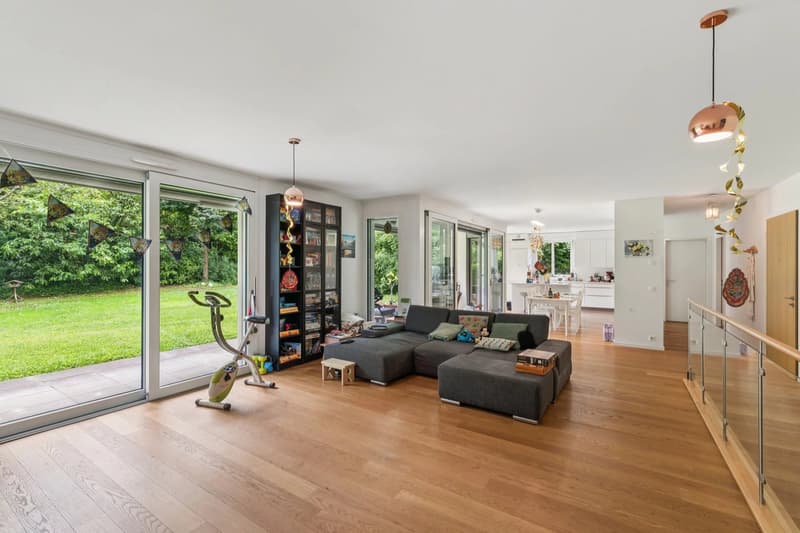 MAGNIFIQUE APPARTEMENT AVEC 4 CHAMBRES & 1300 M² DE JARDIN ! (2)