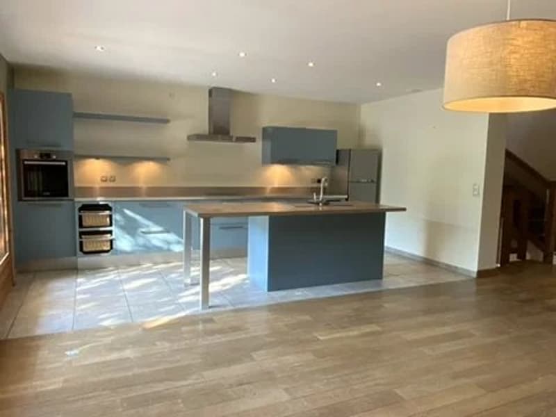 Maison meublée T4 rénovée de 218 m² à louer à Archamps (4)