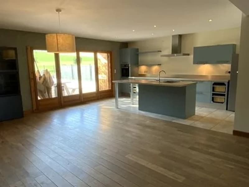 Maison meublée T4 rénovée de 218 m² à louer à Archamps (7)