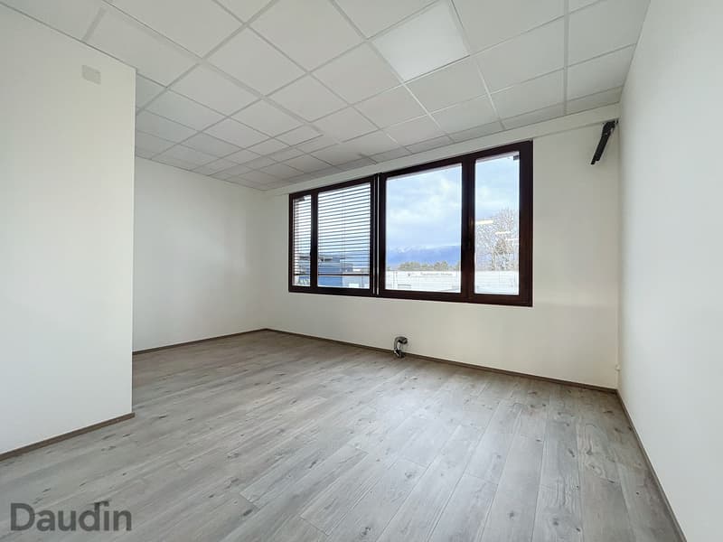 Lokale von etwa 174m2 in Meyrin (3)