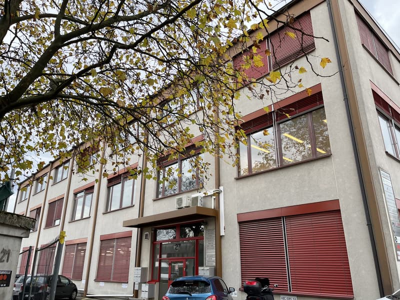 Lokale von etwa 174m2 in Meyrin (4)
