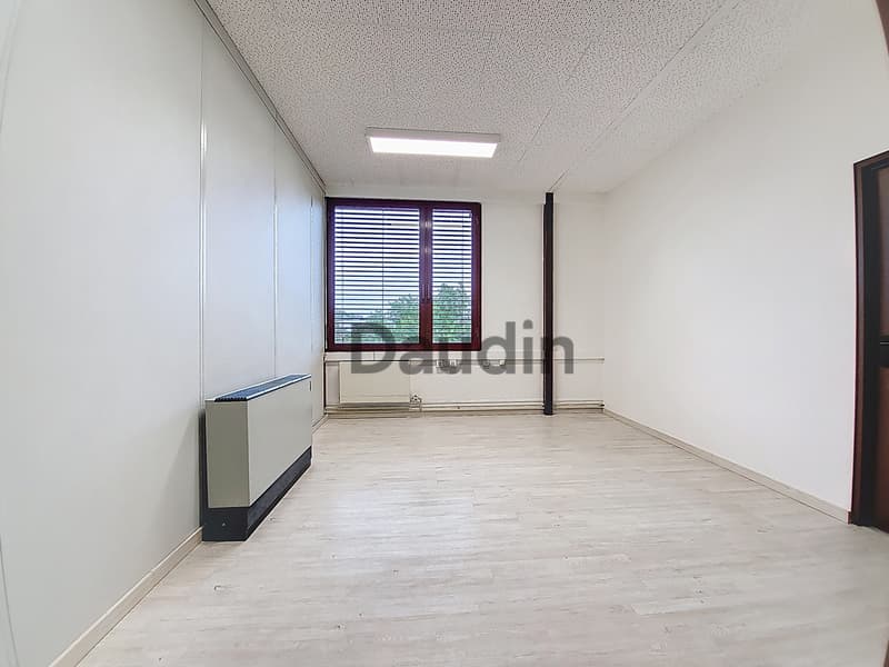 Offices of about 72m2 in Meyrin (4)
