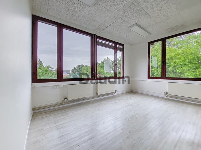 Offices of about 72m2 in Meyrin (3)
