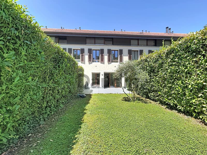Villa attigua ristrutturata con giardino a Versoix (13)