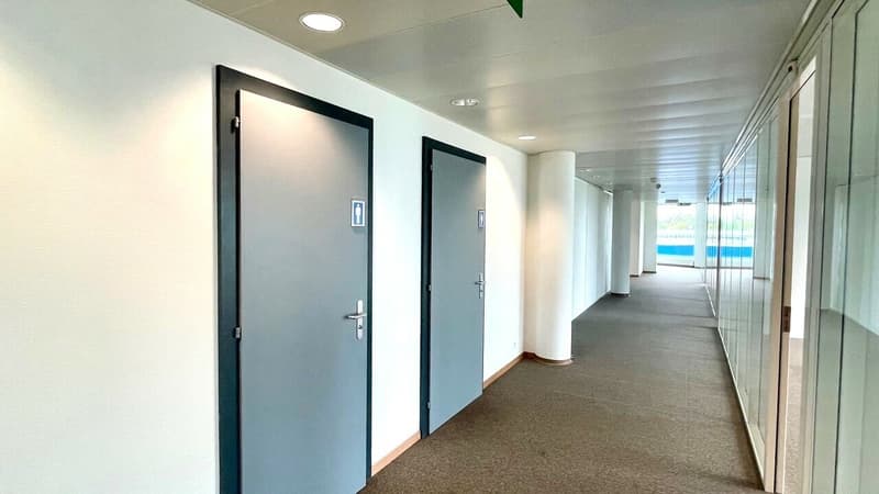 Vastes locaux administratifs partiellement loués. (5)