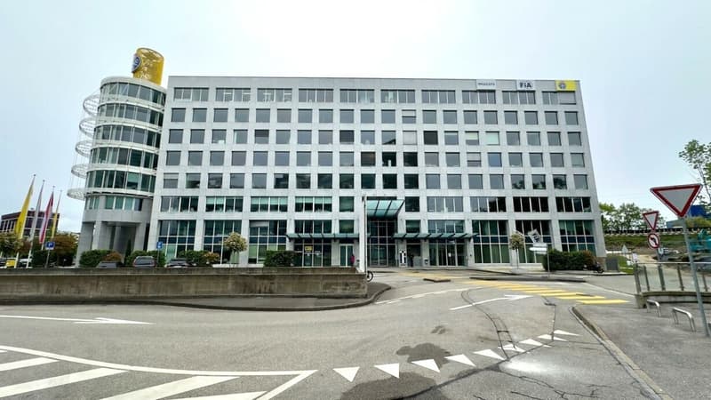 Vastes locaux administratifs partiellement loués. (7)